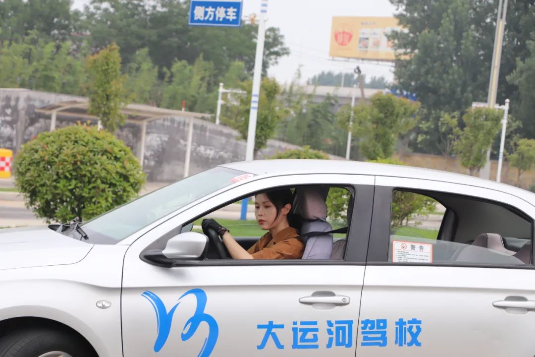 【濟寧大運河駕?！俊暗谑畬脤W(xué)車夏令營”第一批大學(xué)生順利拿證！(圖6)